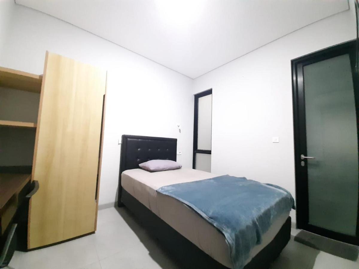 Hotel Oyo Life 92770 Cozy Puri 22 à Jakarta Extérieur photo